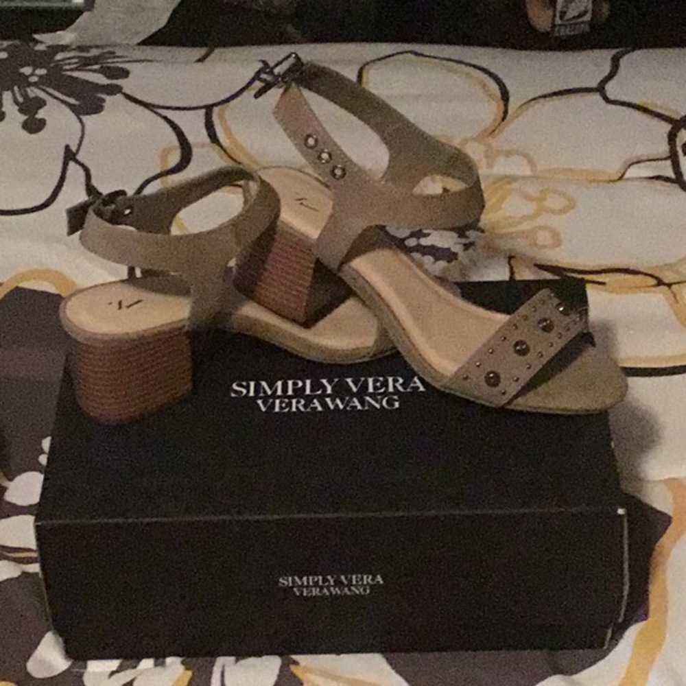 NWT Vera Wang Block Sandals